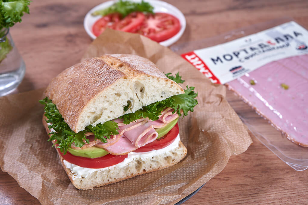 Быстрый бутерброд с Мортаделлой РЕМИТ с фисташками - рецепт от Remit