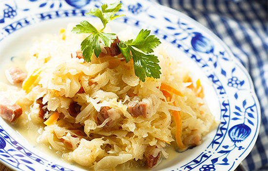 Популярные блогеры готовят с продуктами «РЕМИТ» - Тушеная квашеная капуста со свиной колбасой и шпиком