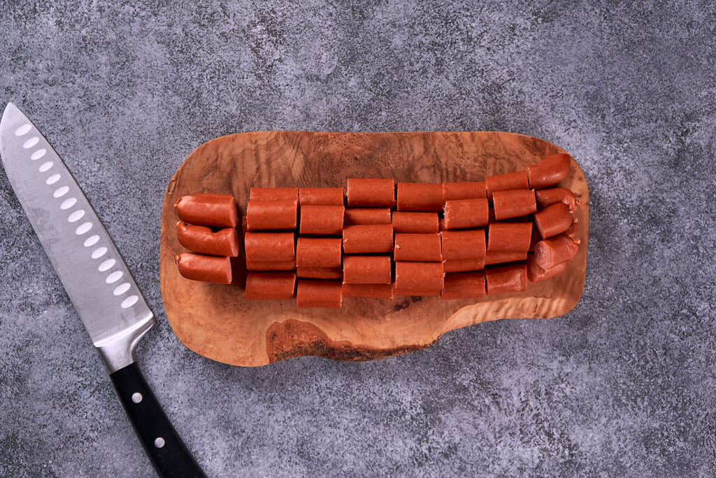 Рецепт: Картошка с испанским соусом и охотничьими колбасками