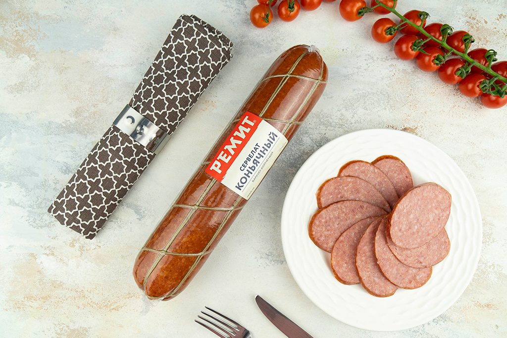 Колбаса варено-копченая Сервелат Коньячный