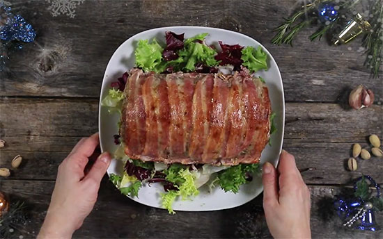 Популярные блогеры готовят с продуктами «РЕМИТ» - Мясной рулет на новогодний стол