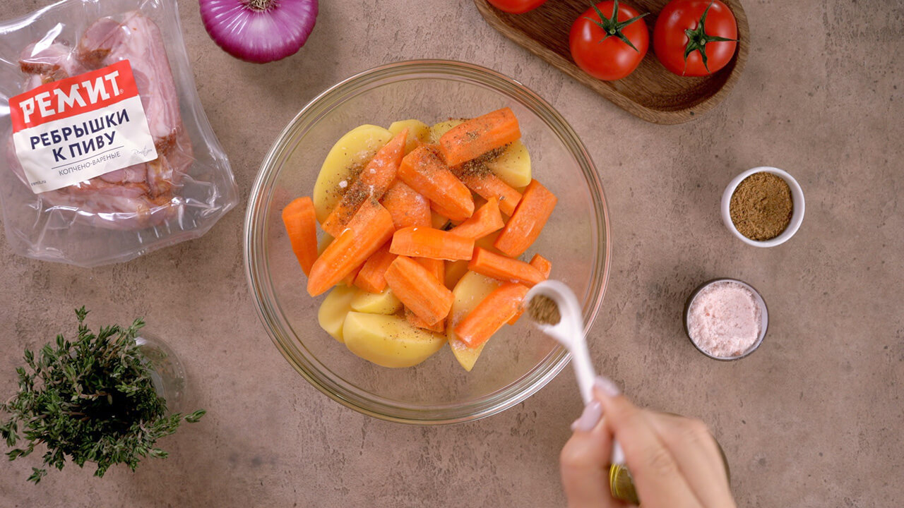 Рецепт: Вкусные ребрышки копчено-вареные РЕМИТ запеченные с овощами